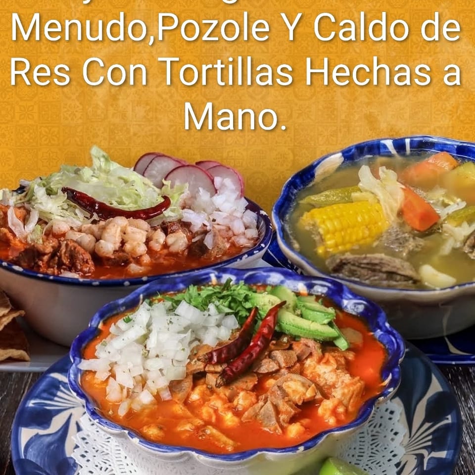 Spanish promotional graphic displays three bowls of menudo, pozole, and beef broth garnished with vegetables, chiles, and lime.
