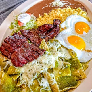 Chilaquiles Con Carne/ Steak Chilaquiles