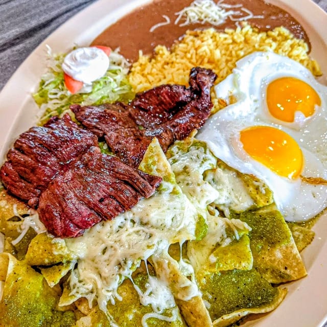 Chilaquiles Con Carne/ Steak Chilaquiles.