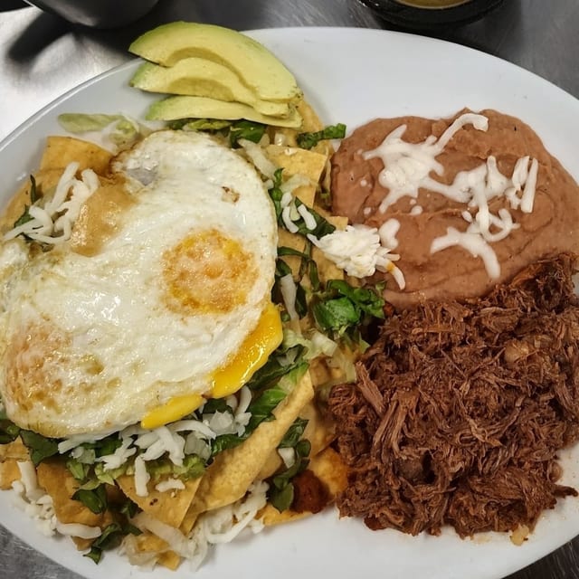 Chilaquiles Con Birria.