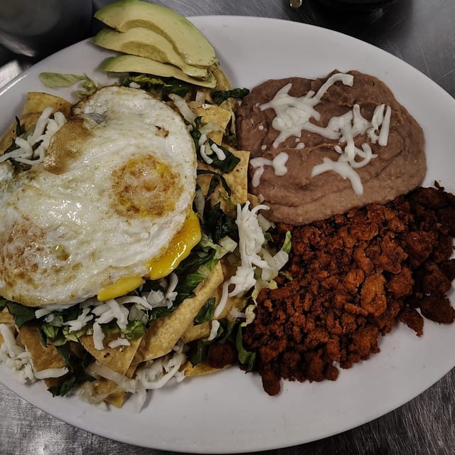 Chilaquiles Con Chorizo.